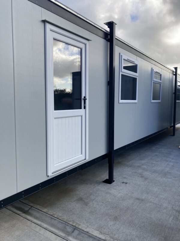 40ft x 10ft Open Plan Office | Includes Toilet & Kitchenette - Image 4