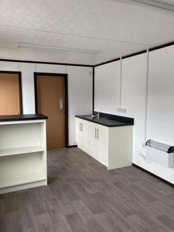 40ft x 10ft Open Plan Office | Includes Toilet & Kitchenette - Image 8