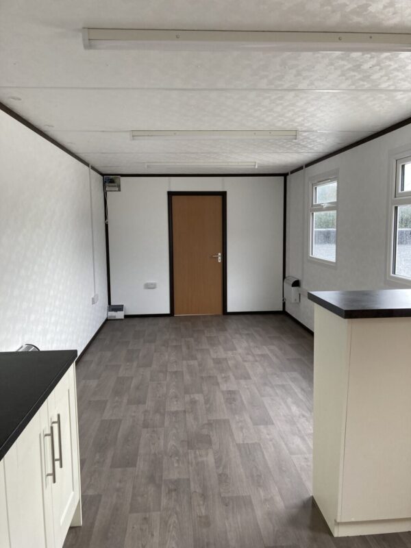 40ft x 10ft Open Plan Office | Includes Toilet & Kitchenette - Image 7