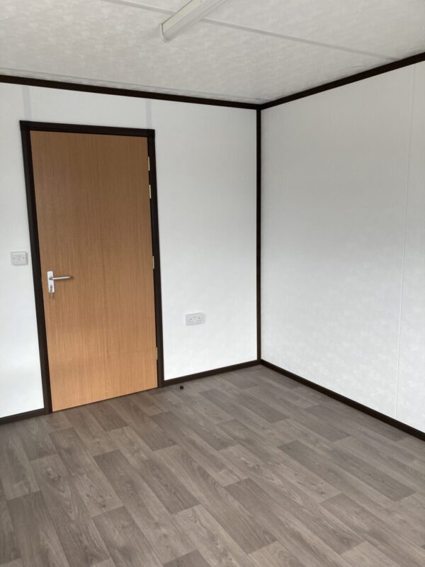 40ft x 10ft Open Plan Office | Includes Toilet & Kitchenette - Image 6